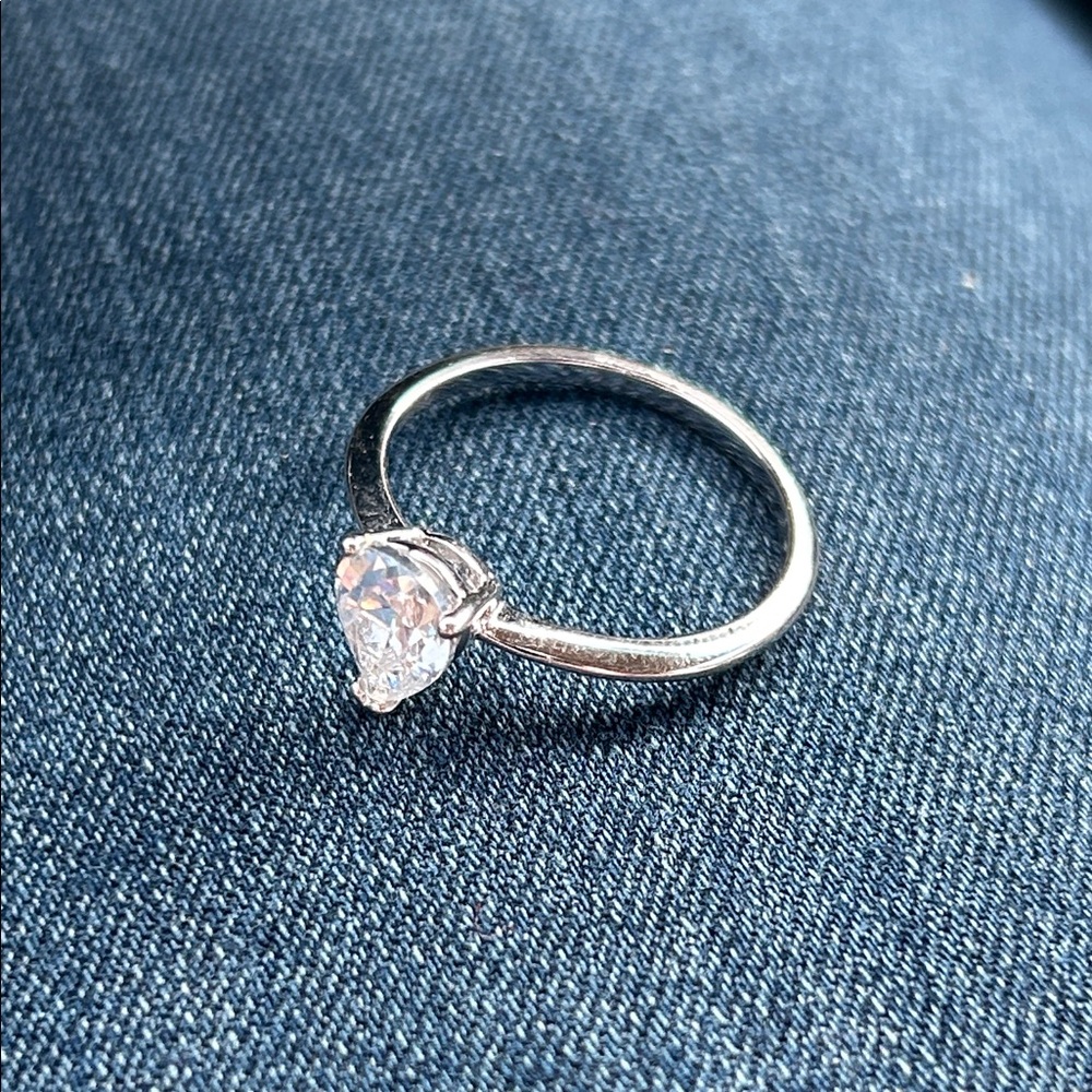 Elegant Silver Ring with Clear Gemstone